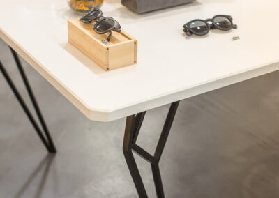 detalle de la mesa de la tienda vorne
