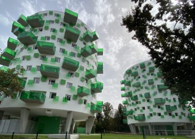 Balcones y barandillas en el edificio Fontbelleau